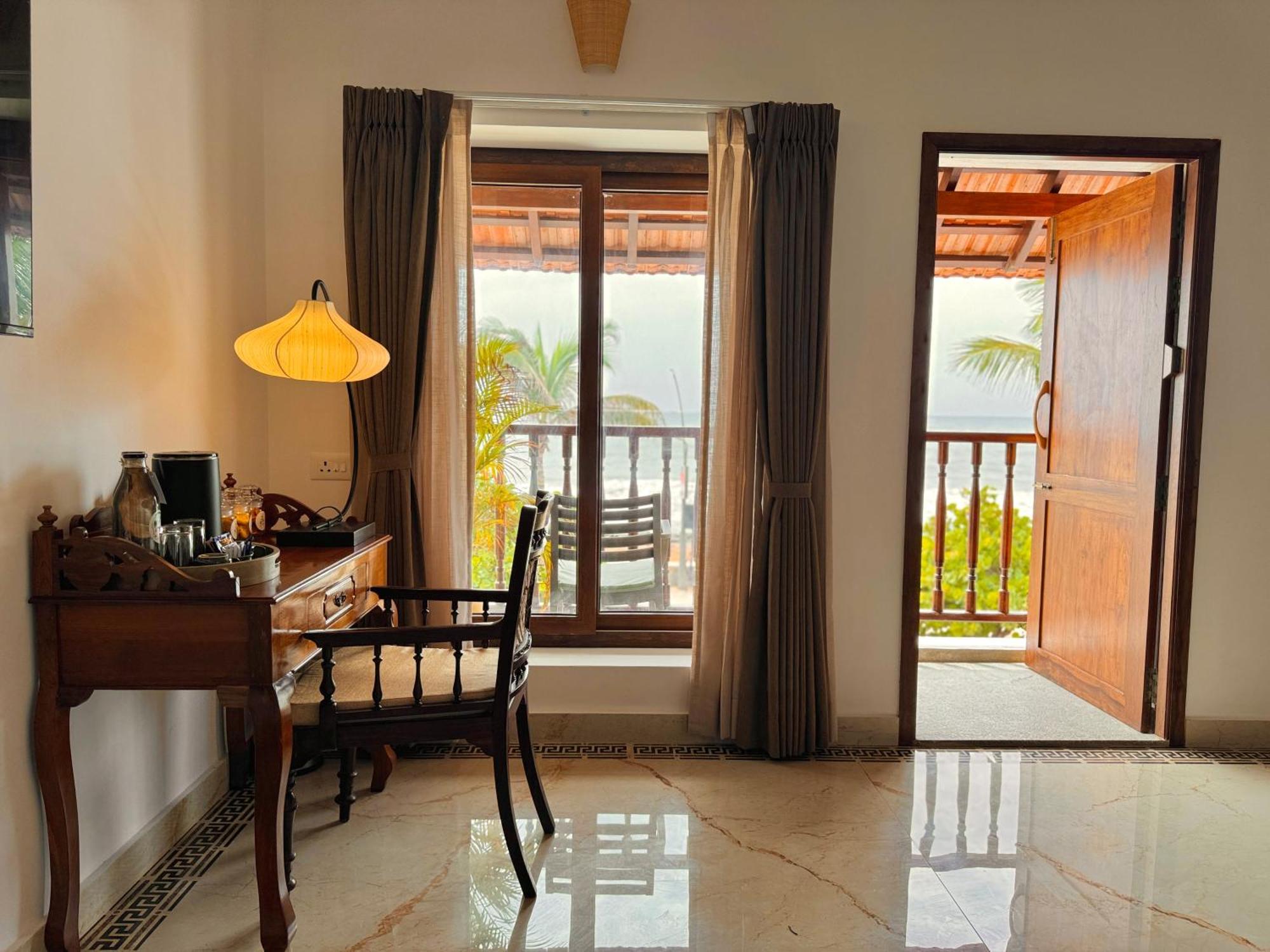 La Plage Seaview Suites Pondicherry Exterior foto